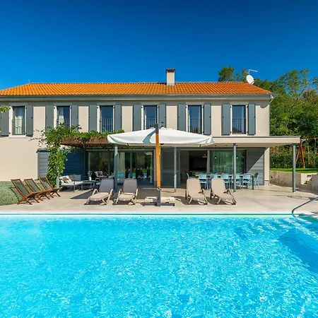 Luxury Povetica With Pool In Vizinada *