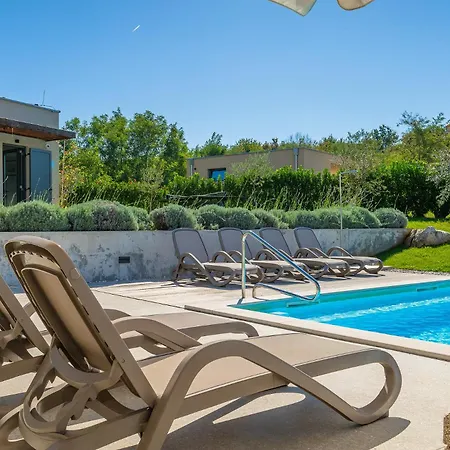 Luxury Povetica With Pool In Vizinada Lasci