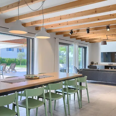 Villa Luxury Povetica With Pool In Vizinada