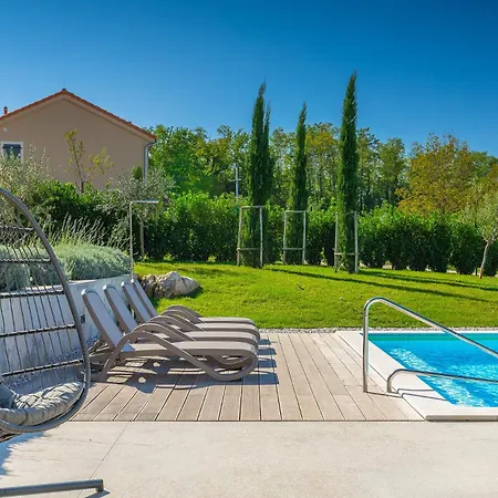 Luxury Povetica With Pool In Vizinada Lasci
