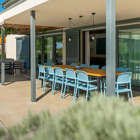 Luxury Povetica With Pool In Vizinada *