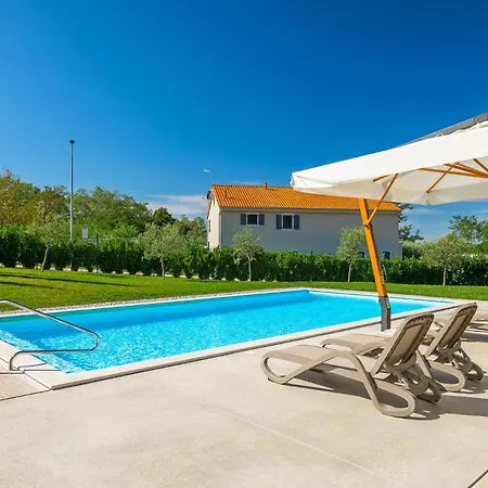 Luxury Povetica With Pool In Vizinada Villa