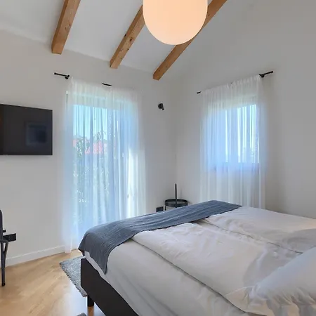 Villa Luxury Povetica With Pool In Vizinada *