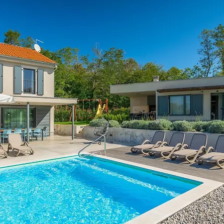 Luxury Povetica With Pool In Vizinada Lašći