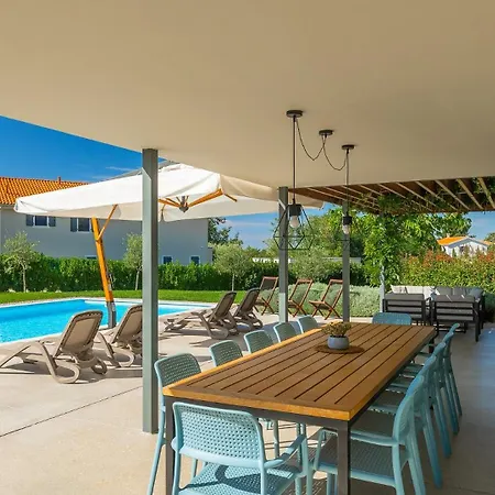 Luxury Povetica With Pool In Vizinada *