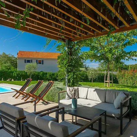 Vila Luxury Povetica With Pool In Vizinada Lasci