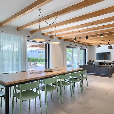 Luxury Povetica With Pool In Vizinada Villa