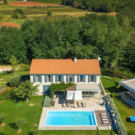 Vila Luxury Povetica With Pool In Vizinada *