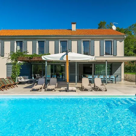 Vila Luxury Povetica With Pool In Vizinada
