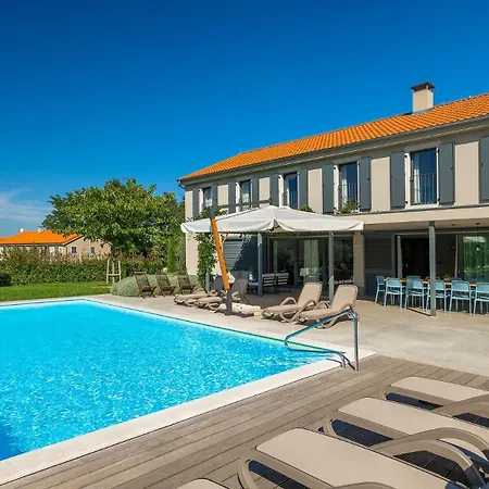 Villa Luxury Povetica With Pool In Vizinada