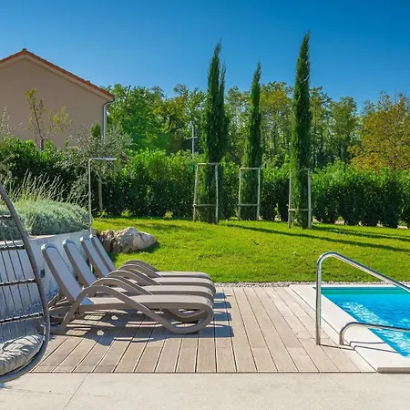 Vila Luxury Povetica With Pool In Vizinada