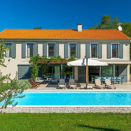 Luxury Povetica With Pool In Vizinada