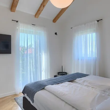 Luxury Povetica With Pool In Vizinada Villa