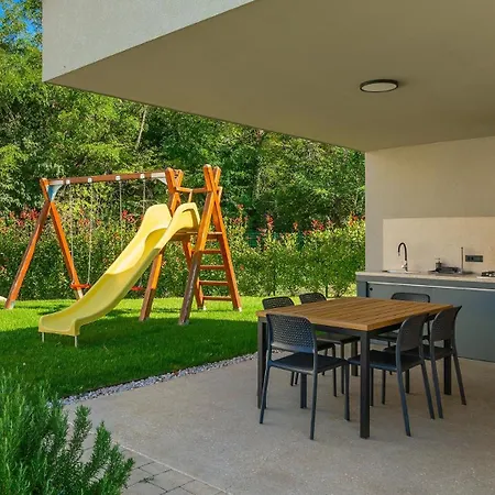 Luxury Povetica With Pool In Vizinada